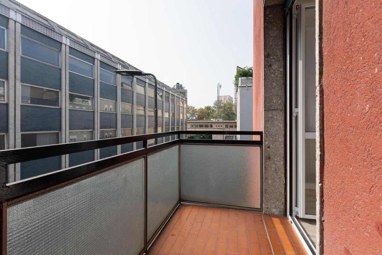 Cagnola Cozy Apartament With Balcony มิลาน ภายนอก รูปภาพ
